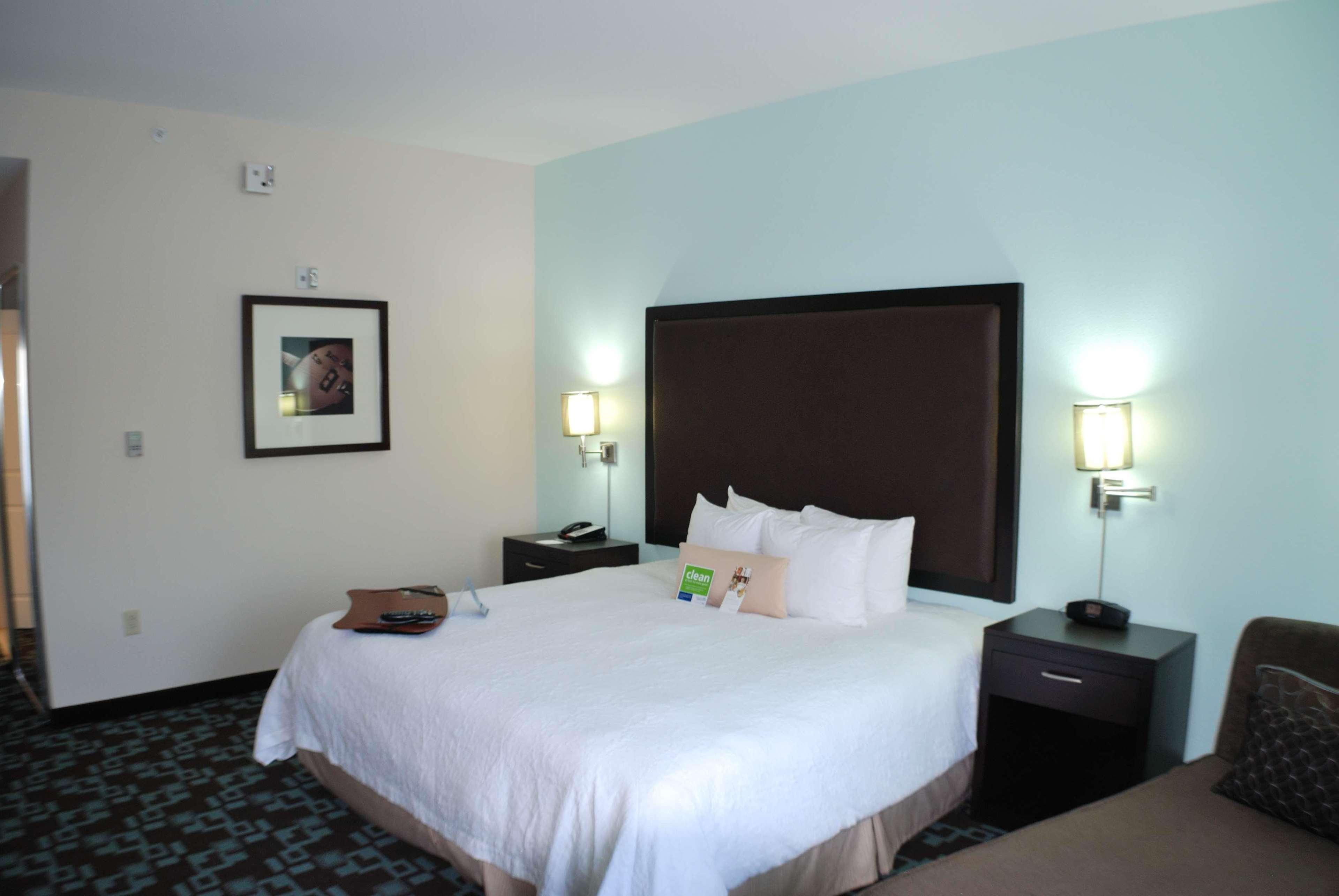 Hampton Inn&Suites Nashville at Opryland Værelse billede